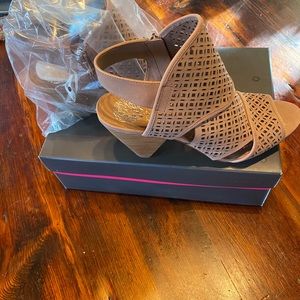 Vince Camuto VC-EKANYA shoes